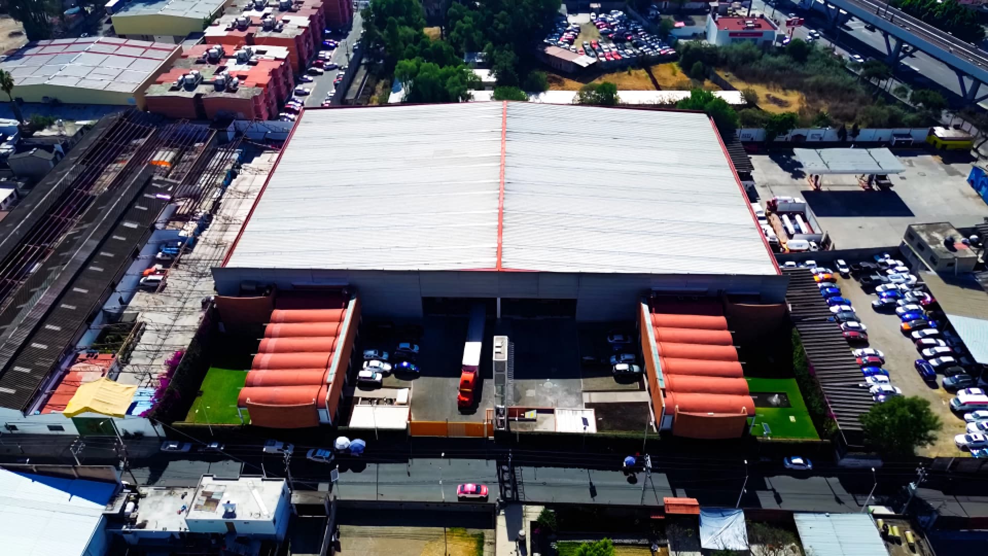 Distribuidora Rodin, empresa líder en la fabricación y distribución de productos de arte, reconocida por su compromiso con la creatividad, la calidad y la innovación en materiales artísticos.